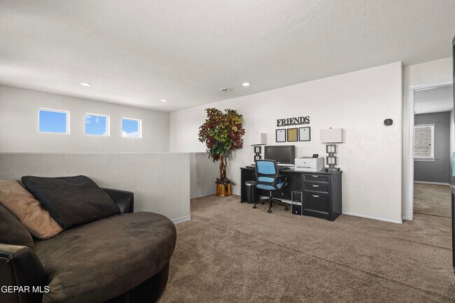 Building Photo - 212 S Manzanita Dr