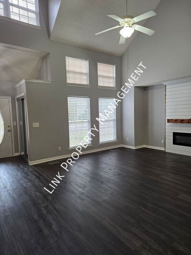 Building Photo - Beautiful 4-Bedroom Home in Desirable Harrison Location – Minutes from Volkswagen Plant!