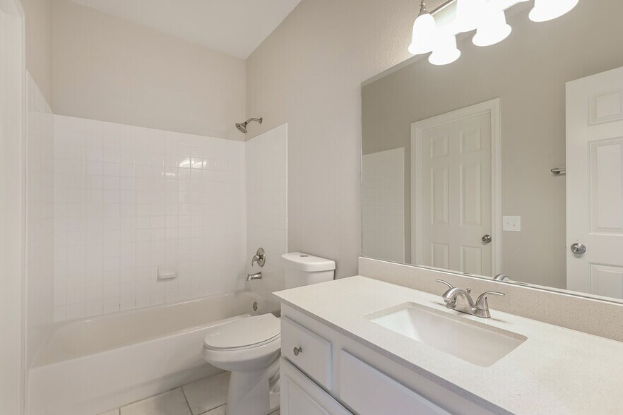 Building Photo - 354 Velino Ave