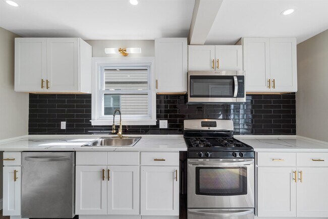 Building Photo - 24 Fremont St