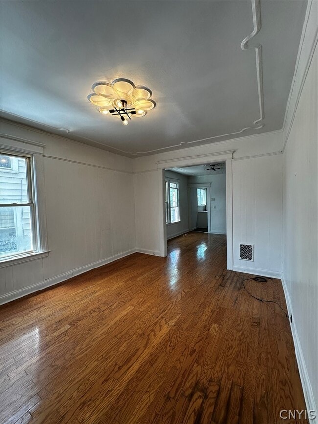 Building Photo - 113 E Brighton Ave