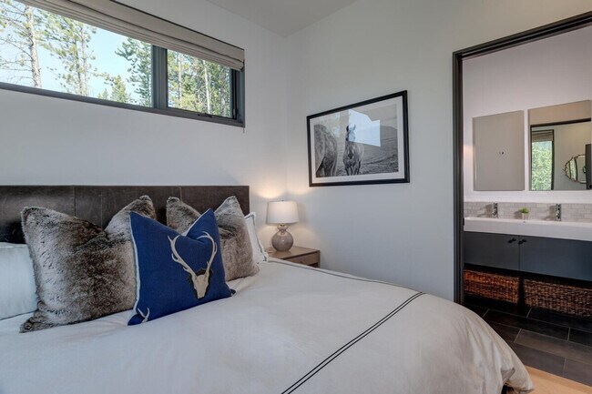 Building Photo - 17 Lakewood Dr