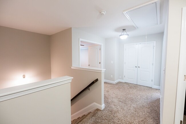 Building Photo - Stunning 5 Bedrooms, 4 Baths home in Summerfield with 2 car garage.