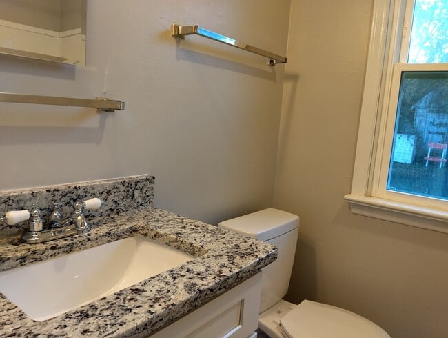 Building Photo - 7394 Bellehaven Dr