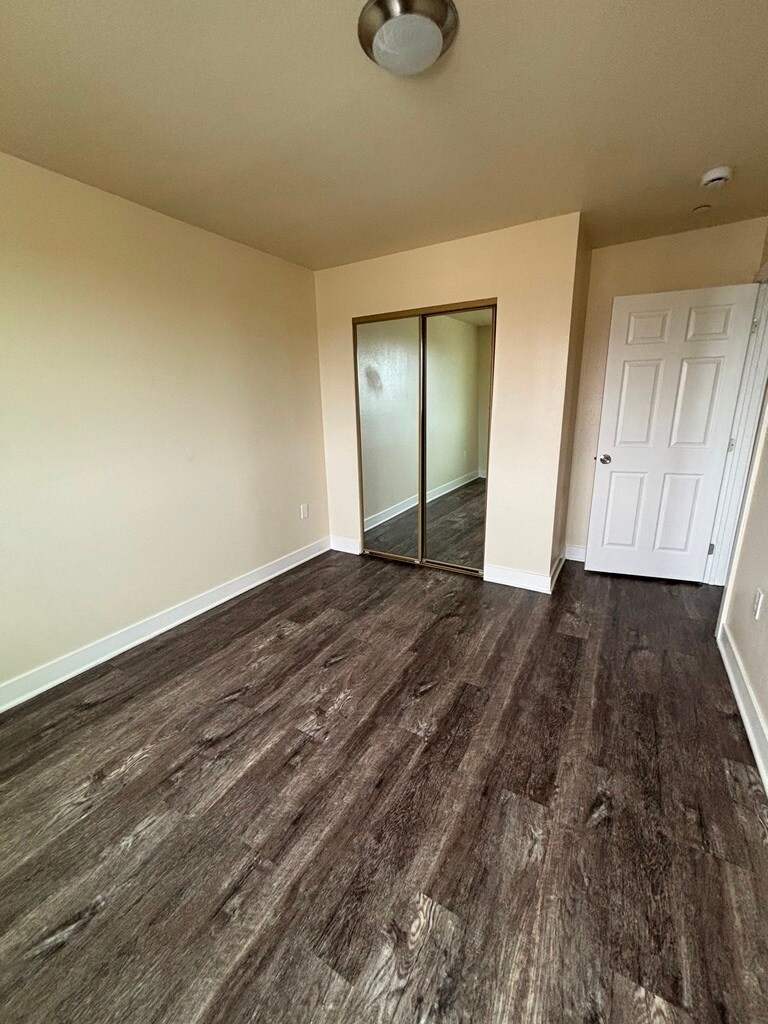 Building Photo - 7710 S Hoover St