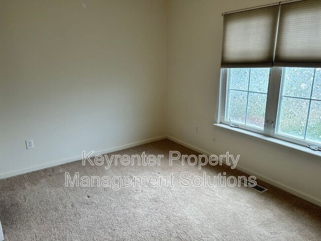 Building Photo - 2055 Hampton Dr