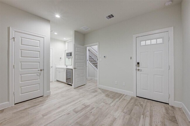 Building Photo - 2808 Grand Fountains Dr