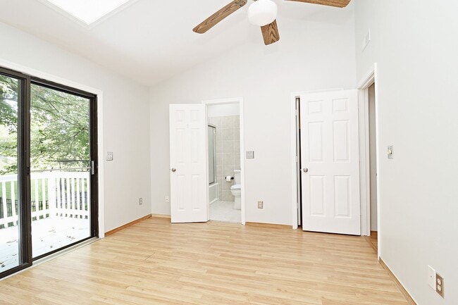Building Photo - Pet-Friendly Fry's Spring Duplex With Fenc...