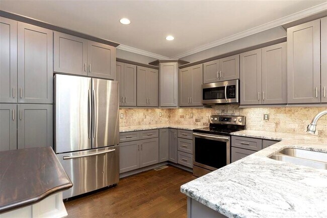 Building Photo - 413 Adalynn Cir