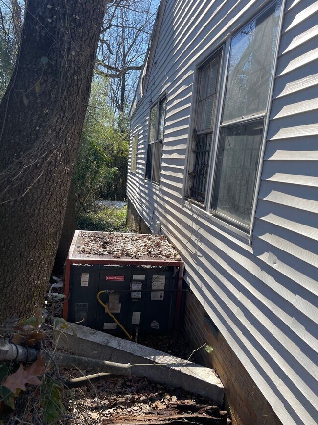 Building Photo - 5005 W 31st St