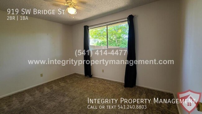 Building Photo - 919 SW Bridge St