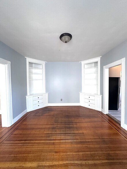 Building Photo - 343 Broadway