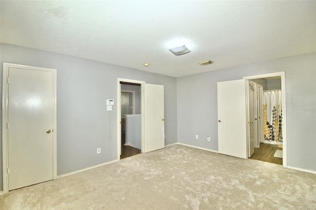 Building Photo - 1804 Elm Shadow Dr
