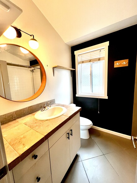 Building Photo - 1017 NE 125th St