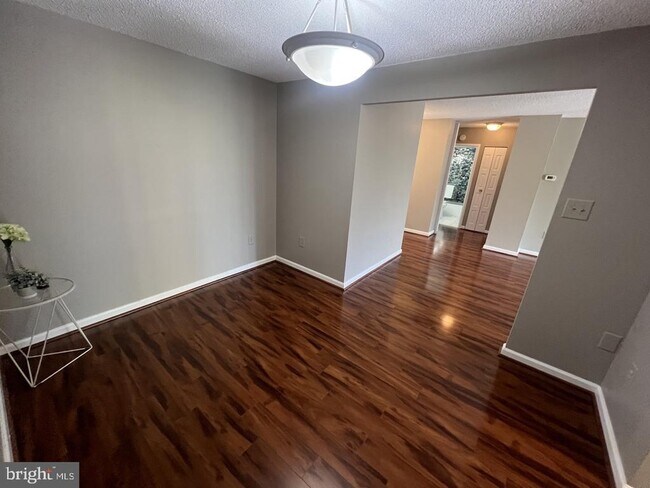 Building Photo - 4500 S Four Mile Run Dr