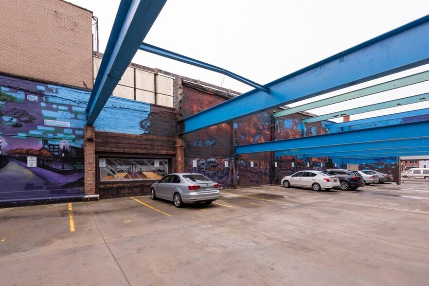Building Photo - 1827 East Ave