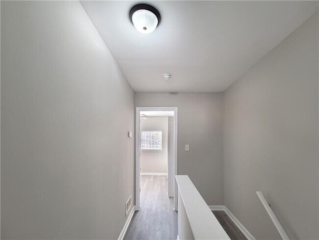 Building Photo - 2406 Campbellton Rd SW