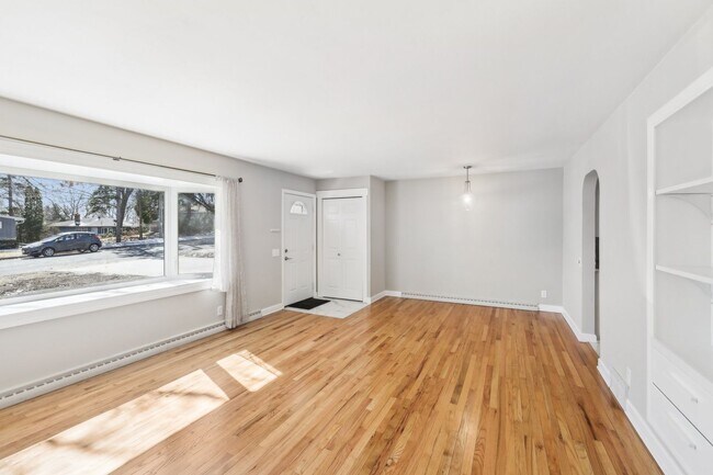 Building Photo - Updated 4-Bed 2-Bath SF Home with Lake Views & Great Entertaining Space in Monona