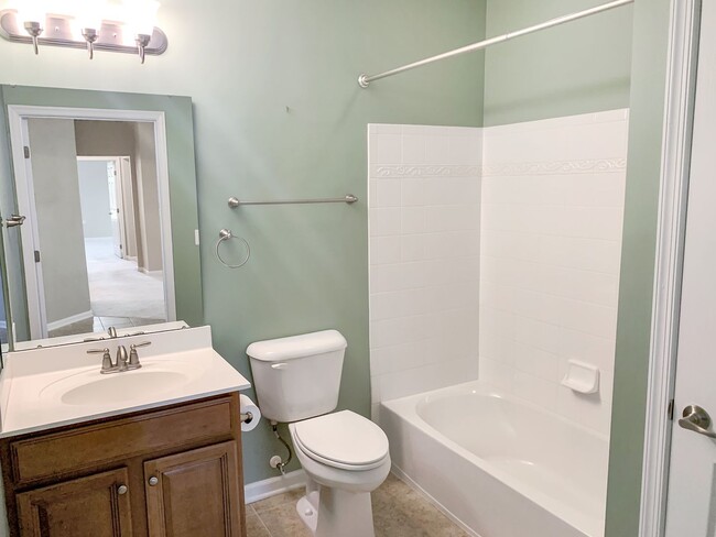 Building Photo - Beautiful & Spacious 2 Bedroom, 2 Bathroom...