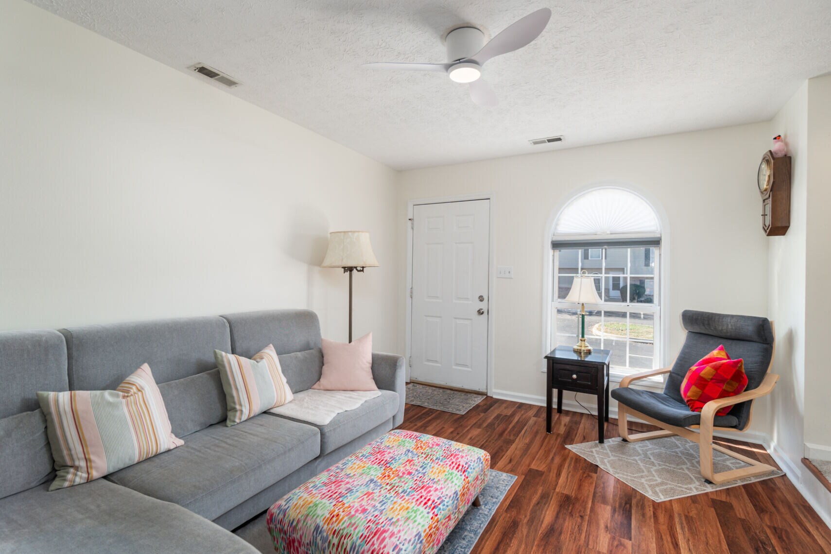 Living room - 753 E Sherwood Hills Dr