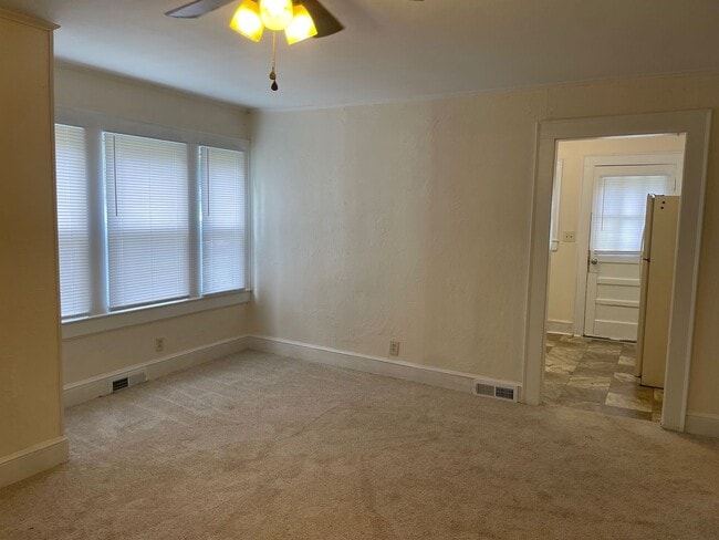 Building Photo - 3 BED, 1 BATH HOME LOCATED IN ASHEBORO!