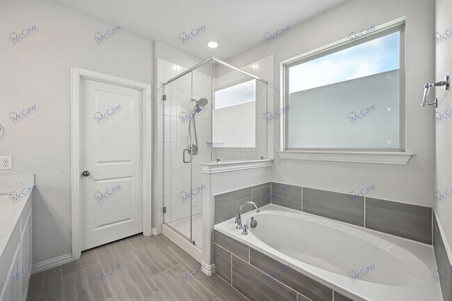 Building Photo - 700 Parkside Dr