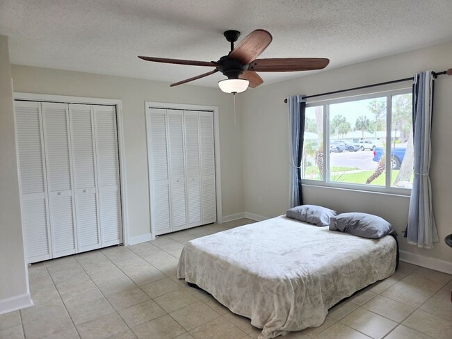 Building Photo - Islands Community Condo