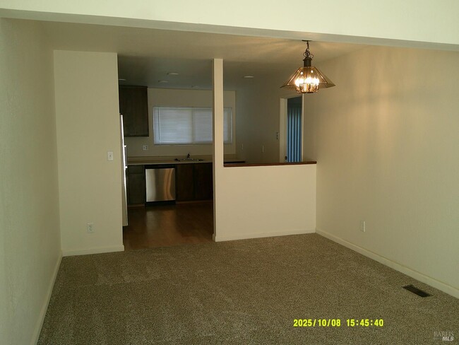 Building Photo - 749 Beelard Dr