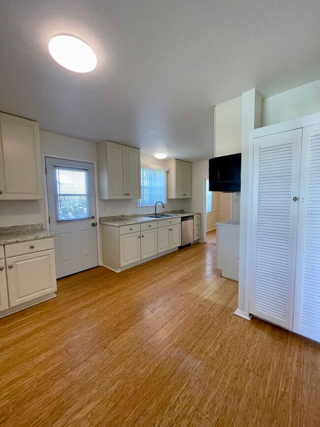 Building Photo - Updated 4-Bed 2-Bath | $4220 Mo | Large yard | Fruit Trees