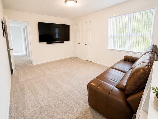 Building Photo - 2123 Shadow Park Dr