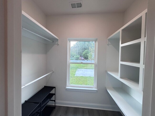 Building Photo - 1874 Rolling Hills Dr