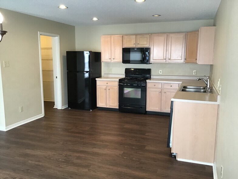 Building Photo - 12645 Republic Dr
