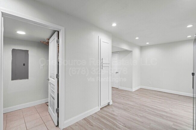 Building Photo - 1342 N Hampton Rd