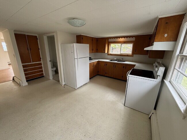 Building Photo - Freshly Updated 2BR Apartment – Heat Included | Sanford, ME