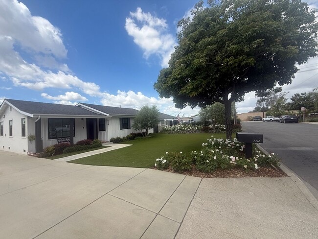 Building Photo - ***Just Reduced*** 5-Bedroom, 2-Bathroom home located in Azusa, CA!