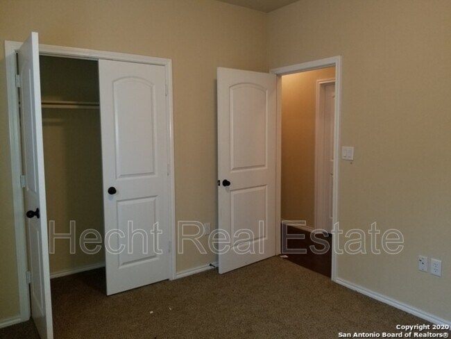 Building Photo - 1027 Brown Rock Dr