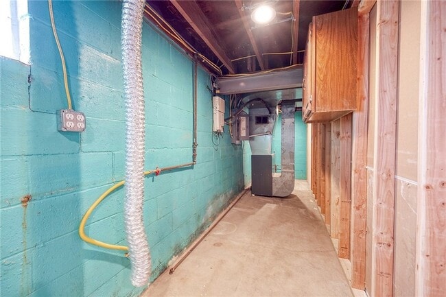 Building Photo - 719 Cumberland Rd