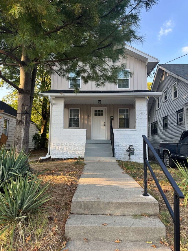 Building Photo - "Newly and beautifully remodeled 3-Bed Gem on Denmark Street!"