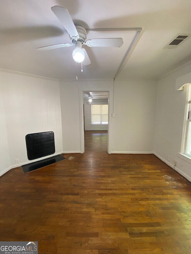 Building Photo - 122 Mandeville Ave