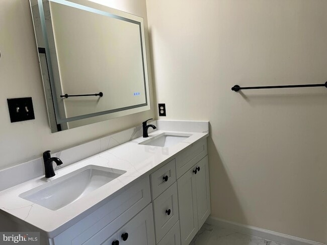 Building Photo - 25 Green Meadow Ct