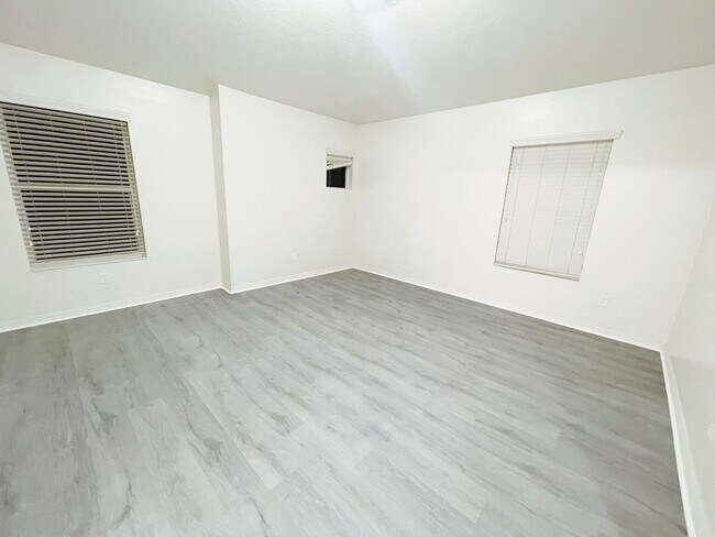 Building Photo - Great 3bed/2.5bath Rental Opportunity in T...