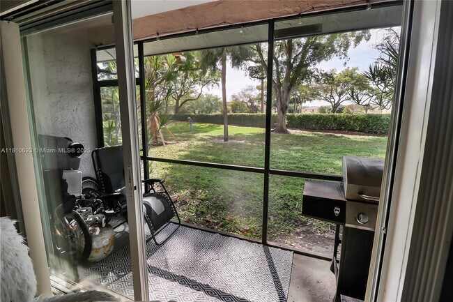 Building Photo - 9891 Riverside Dr