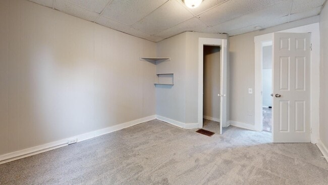 Building Photo - Old Brooklyn - 4 Bedroom Single Family Home