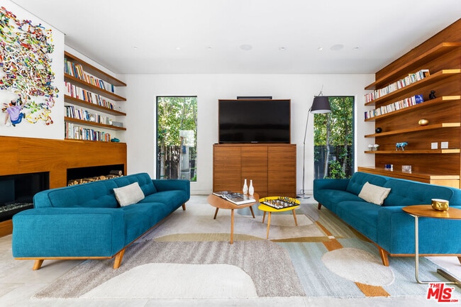 Building Photo - 1540 N Curson Ave