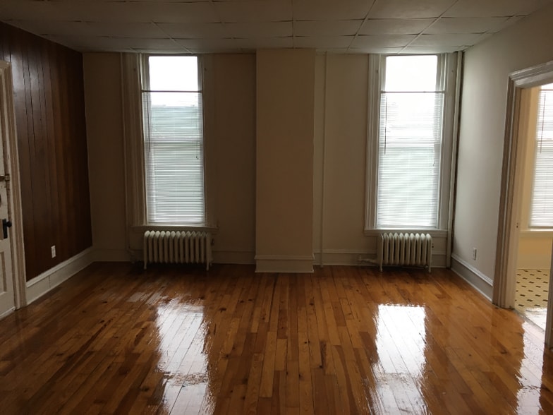 Building Photo - 1517 Plainfield Ave NE