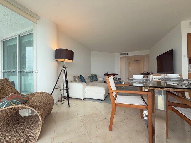 Building Photo - 16400 Collins Ave