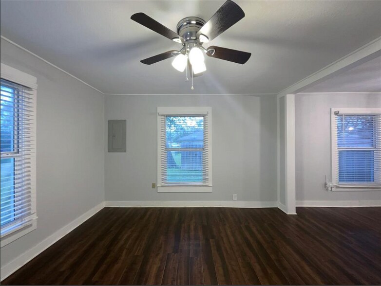 Building Photo - 212 4th St