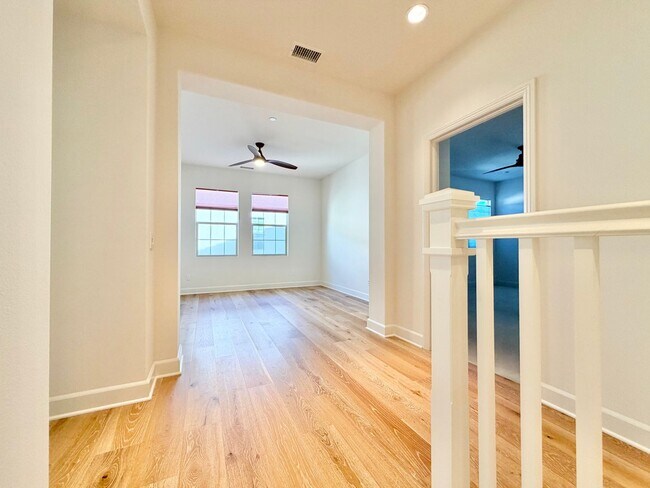 Building Photo - Gorgeous 4 bed 3 bath in the desired Portola Springs