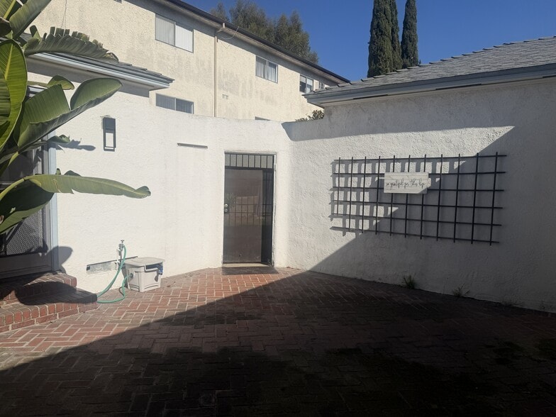 Courtyard - 3645 Monon St