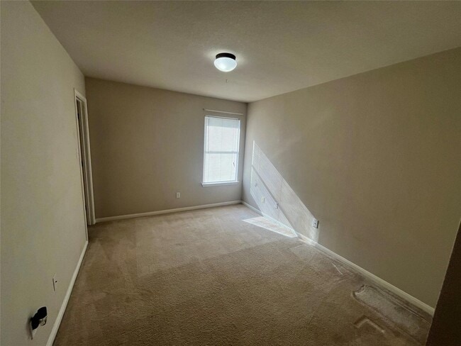 Building Photo - 221 Gainer Dr